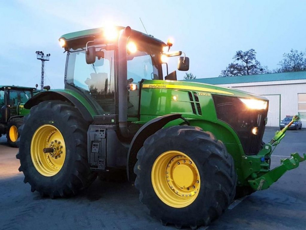 Oldtimer-Traktor του τύπου John Deere 7230R, Neumaschine σε Звенигородка (Φωτογραφία 1)