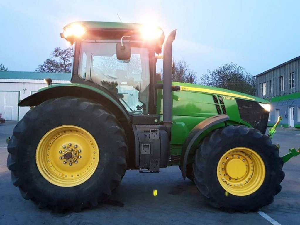 Oldtimer-Traktor typu John Deere 7230R, Neumaschine v Звенигородка (Obrázek 4)