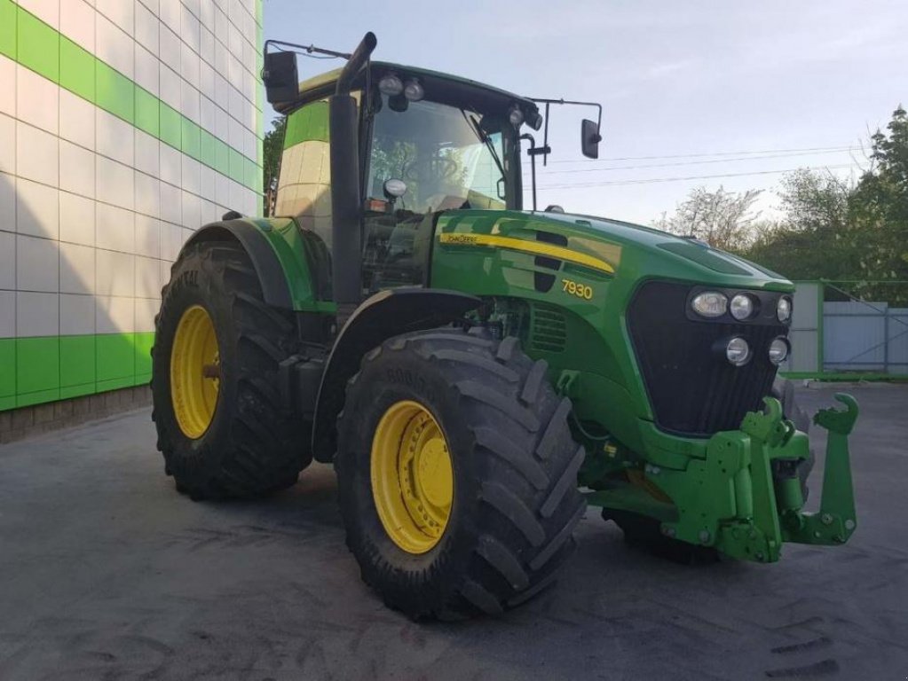 Oldtimer-Traktor of the type John Deere 7930, Neumaschine in Звенигородка (Picture 1)