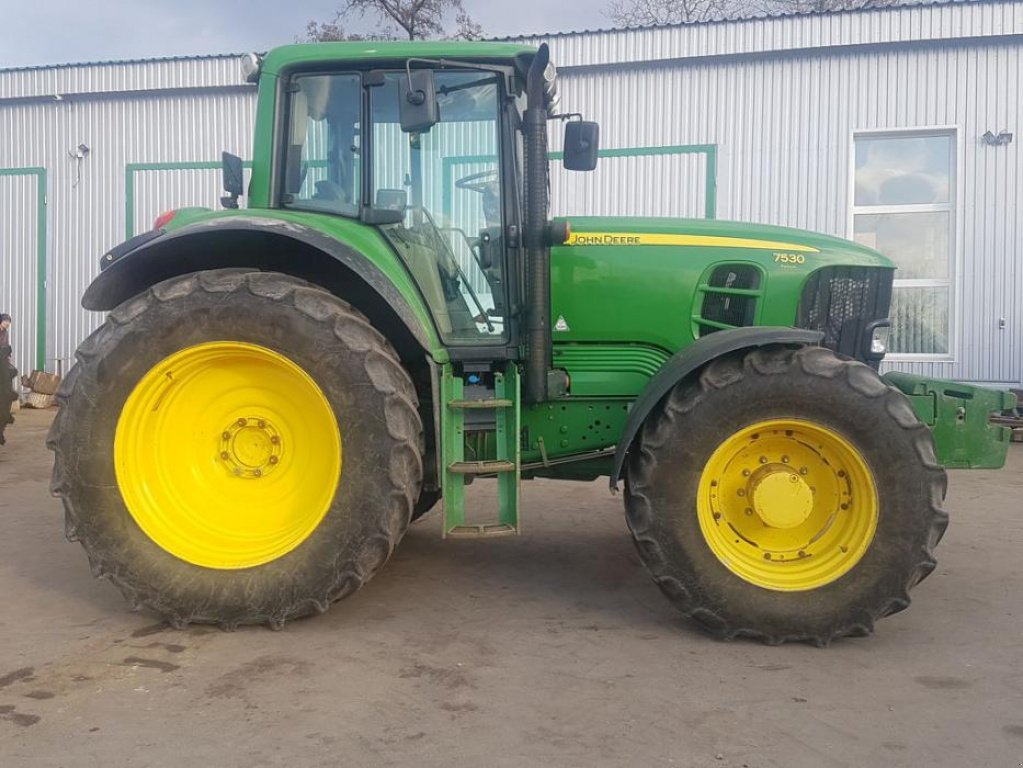 Oldtimer-Traktor Türe ait John Deere 7530 Premium, Neumaschine içinde Звенигородка (resim 2)