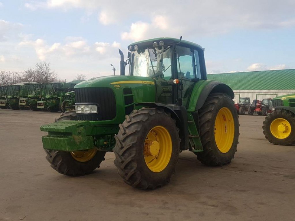 Oldtimer-Traktor Türe ait John Deere 7530 Premium, Neumaschine içinde Звенигородка (resim 1)