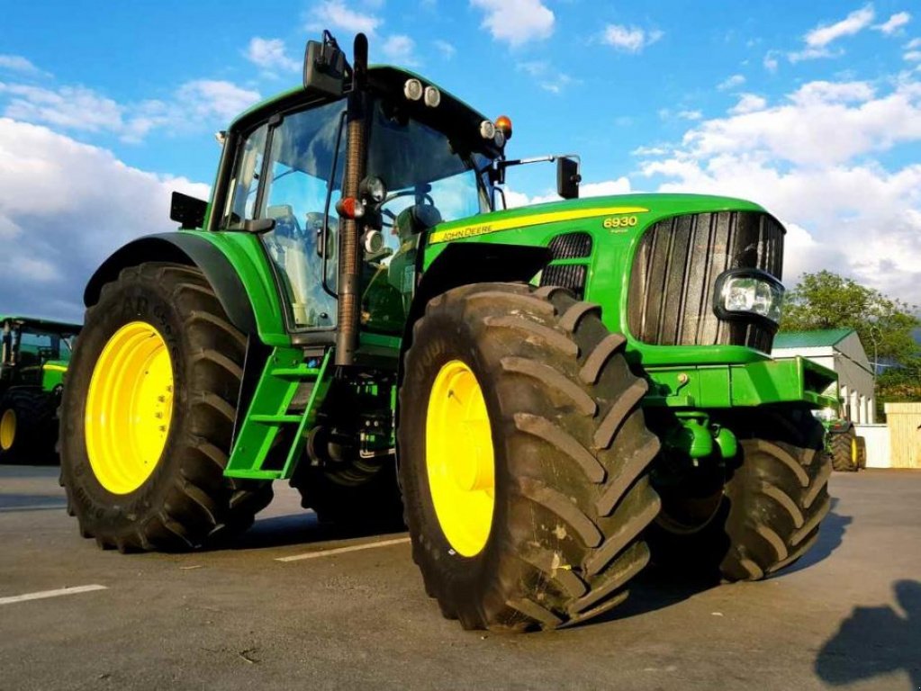 Oldtimer-Traktor del tipo John Deere 6930 Premium, Neumaschine en Звенигородка (Imagen 1)