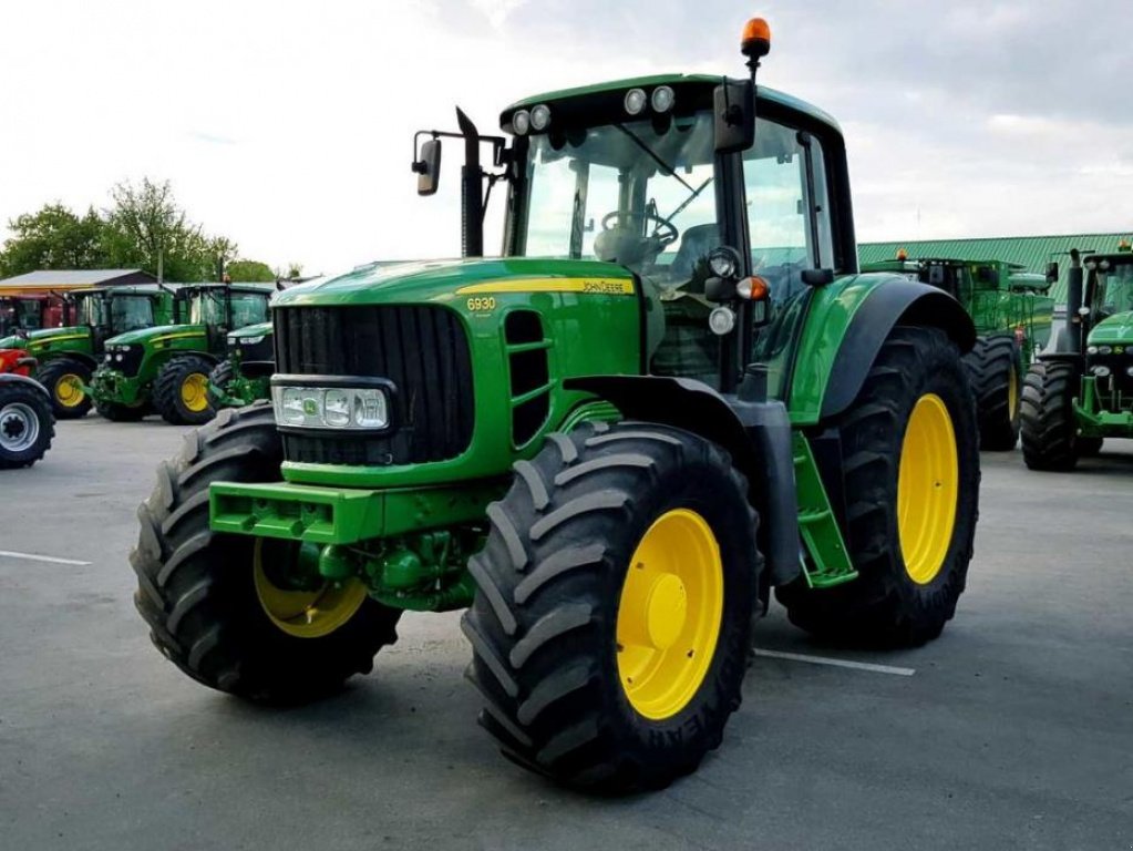 Oldtimer-Traktor Türe ait John Deere 6930 Premium, Neumaschine içinde Звенигородка (resim 1)