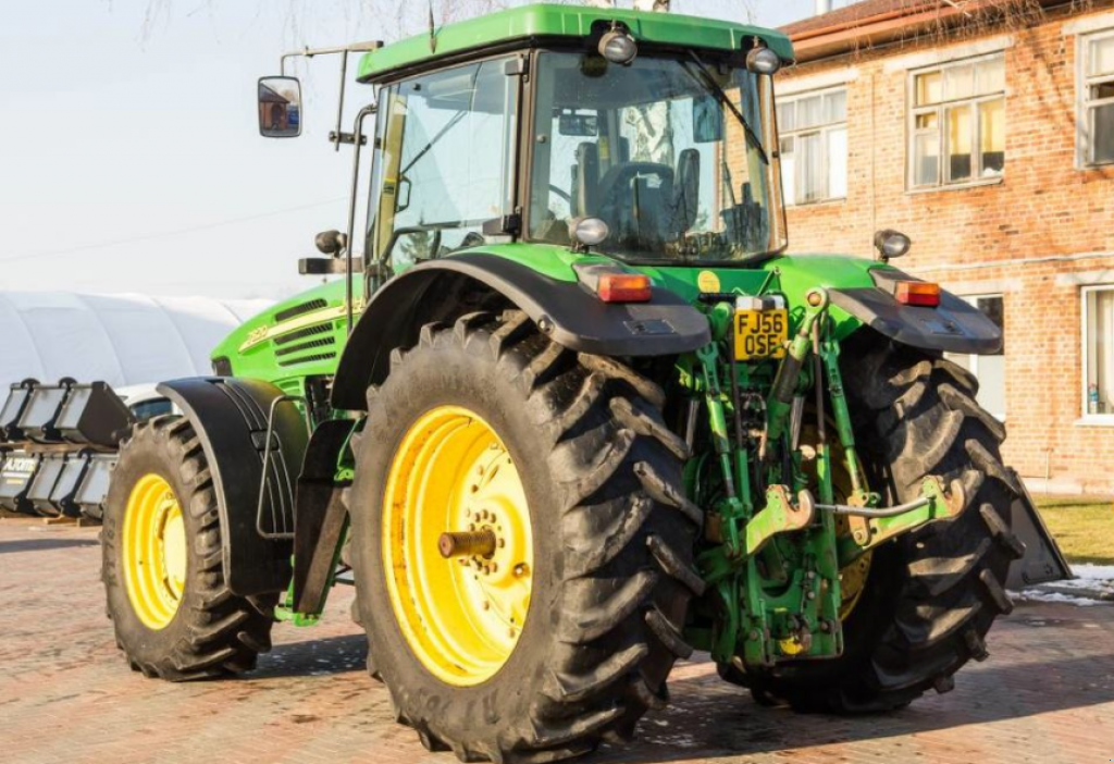 Oldtimer-Traktor van het type John Deere 7820, Neumaschine in Житомир (Foto 2)