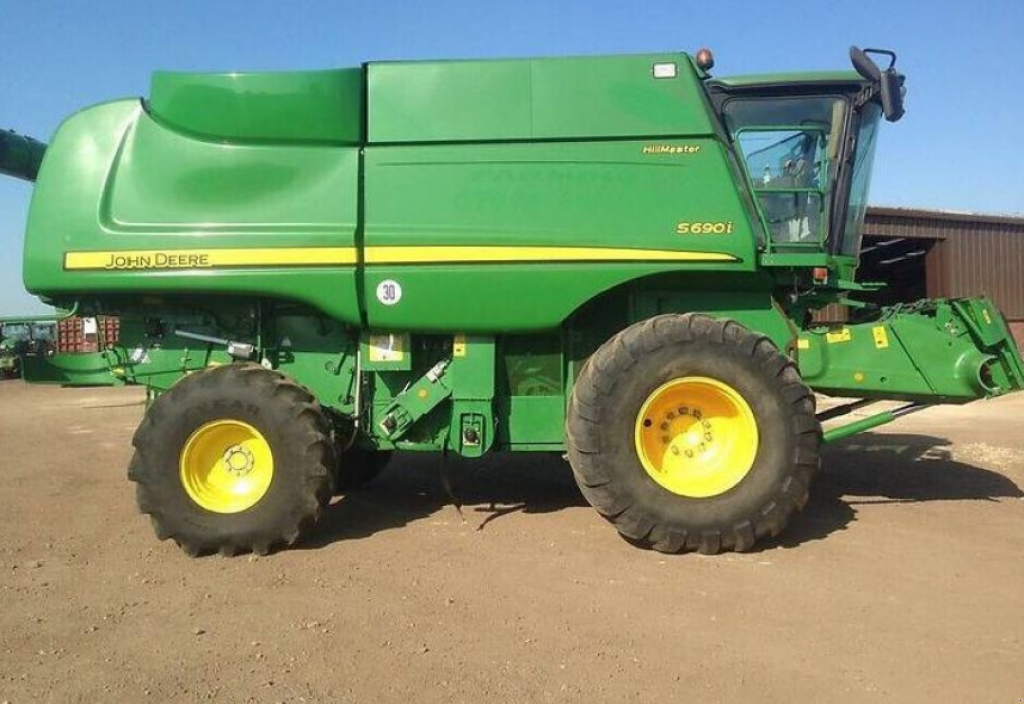 Oldtimer-Mähdrescher a típus John Deere S690, Neumaschine ekkor: Житомир (Kép 3)