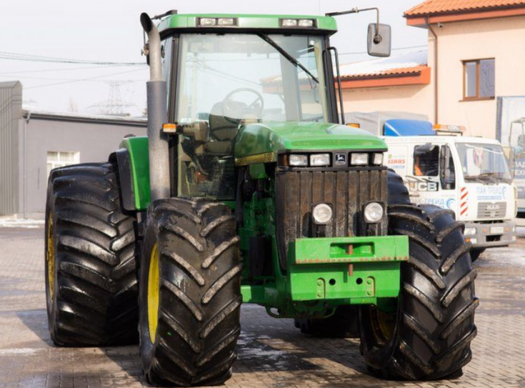 Oldtimer-Traktor del tipo John Deere 8400, Neumaschine en Житомир (Imagen 5)