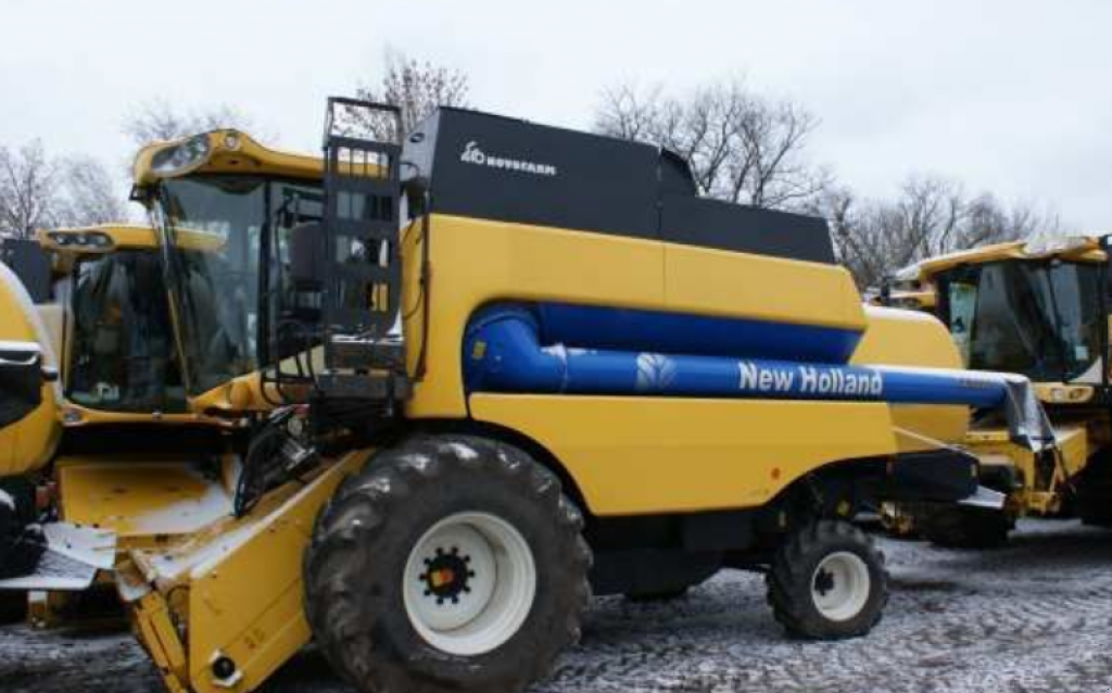 Oldtimer-Mähdrescher of the type New Holland CS6090, Neumaschine in Дніпропетровськ (Picture 1)