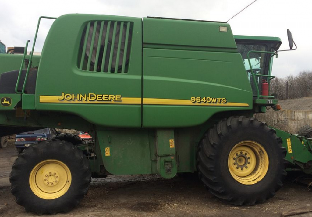 Oldtimer-Mähdrescher des Typs John Deere 9640 WTS, Neumaschine in Дніпропетровськ (Bild 6)