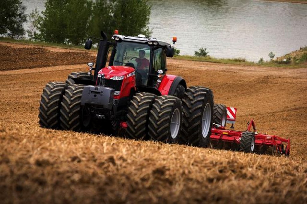 Oldtimer-Traktor tipa Massey Ferguson 8737,  u Луцьк (Slika 4)