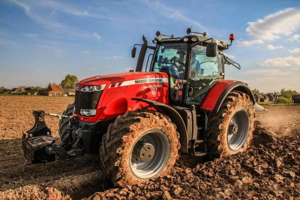 Oldtimer-Traktor Türe ait Massey Ferguson 8690, Neumaschine içinde Луцьк (resim 5)