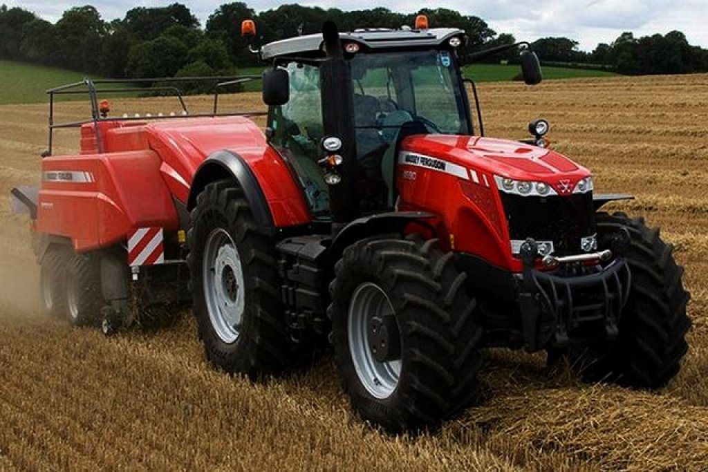 Oldtimer-Traktor Türe ait Massey Ferguson 8690, Neumaschine içinde Луцьк (resim 2)