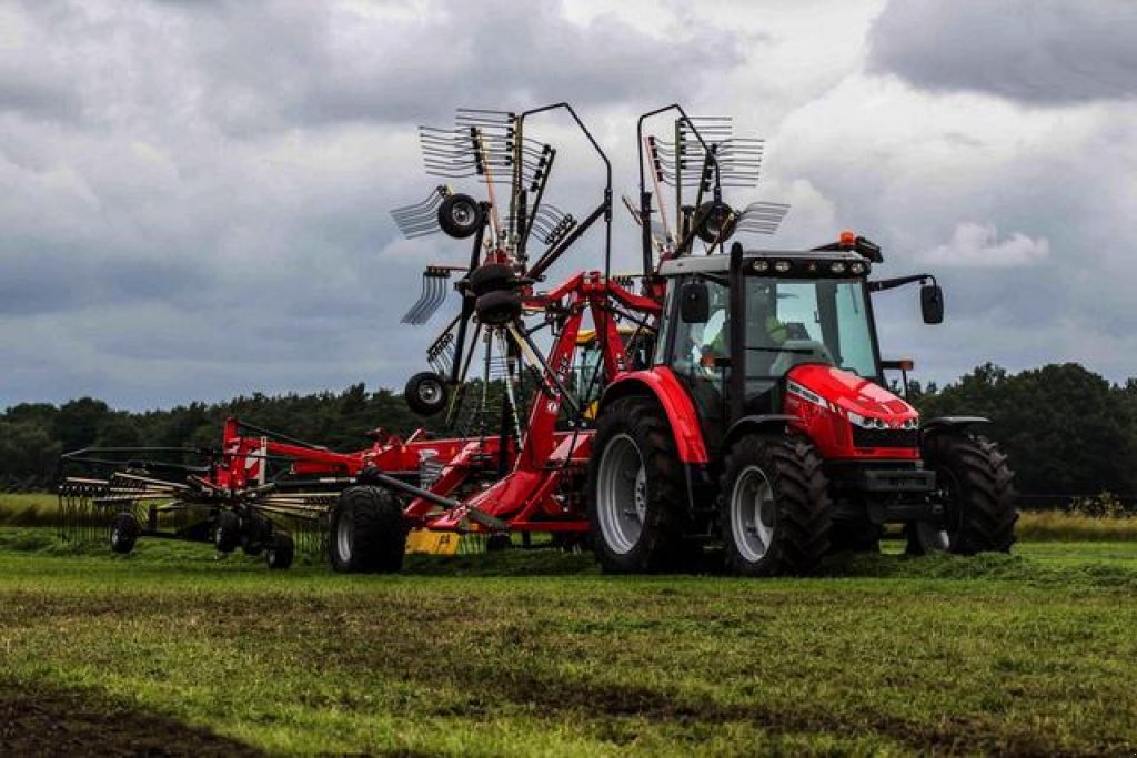 Oldtimer-Traktor van het type Massey Ferguson 5450, Neumaschine in Луцьк (Foto 3)