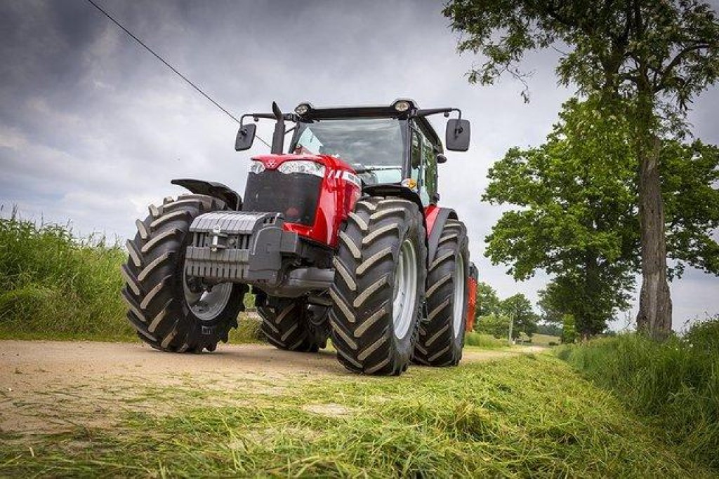 Oldtimer-Traktor van het type Massey Ferguson 6713,  in Луцьк (Foto 1)