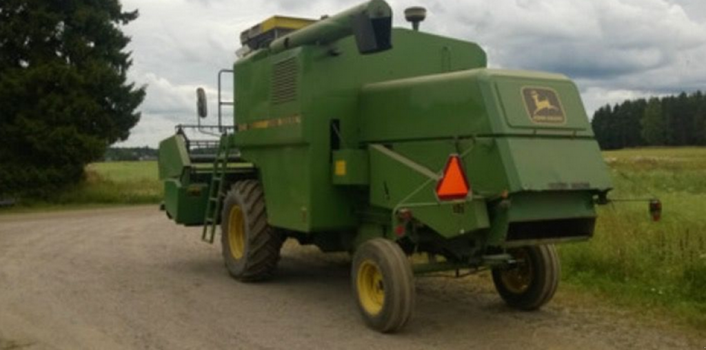 Oldtimer-Mähdrescher of the type John Deere 1042, Neumaschine in Струмівка (Picture 1)