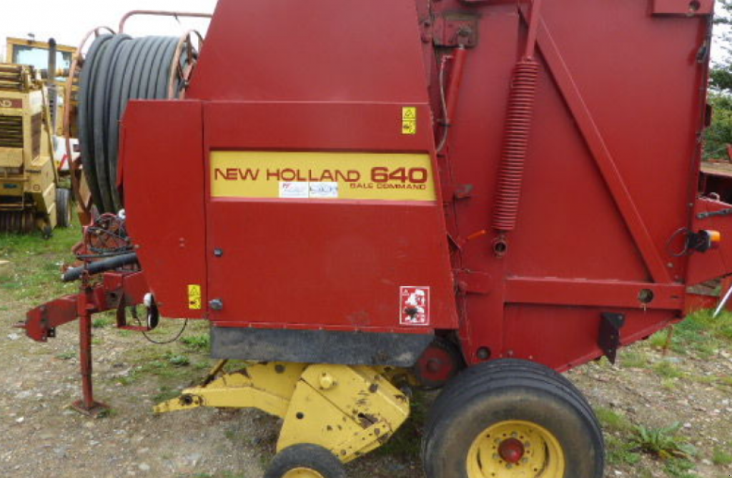 Rundballenpresse typu New Holland 640,  v Струмівка (Obrázek 1)