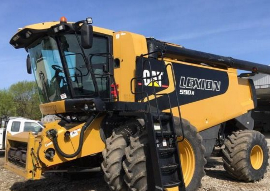 Oldtimer-Mähdrescher of the type Caterpillar Lexion 590R,  in Струмівка (Picture 10)