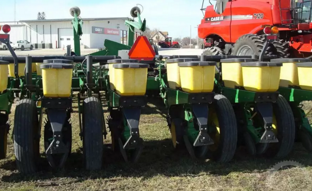 Gareeggenfelder del tipo John Deere 7200,  en Київ (Imagen 3)