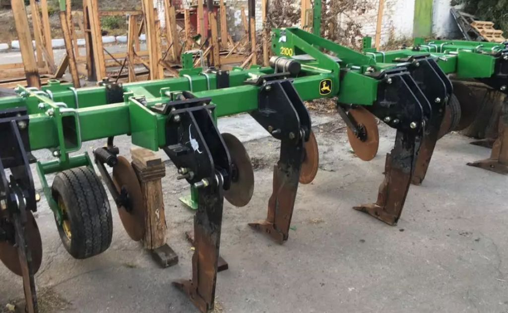 Spatenpflug Türe ait John Deere 2100,  içinde Київ (resim 1)