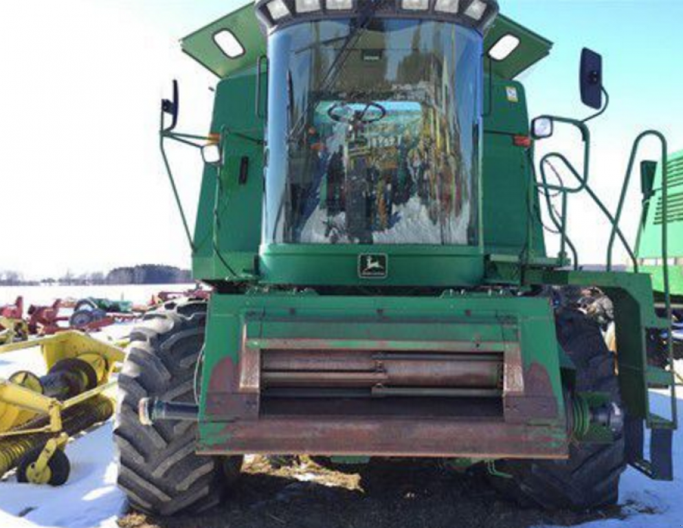 Oldtimer-Mähdrescher of the type John Deere 9600, Neumaschine in Нова Одеса (Picture 1)