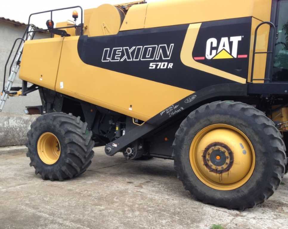 Oldtimer-Mähdrescher des Typs Caterpillar Lexion 570 R, Neumaschine in Одеса (Bild 1)