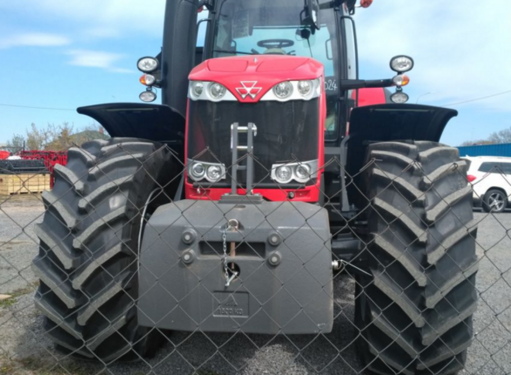 Oldtimer-Traktor typu Massey Ferguson 8737,  v Київ (Obrázek 2)