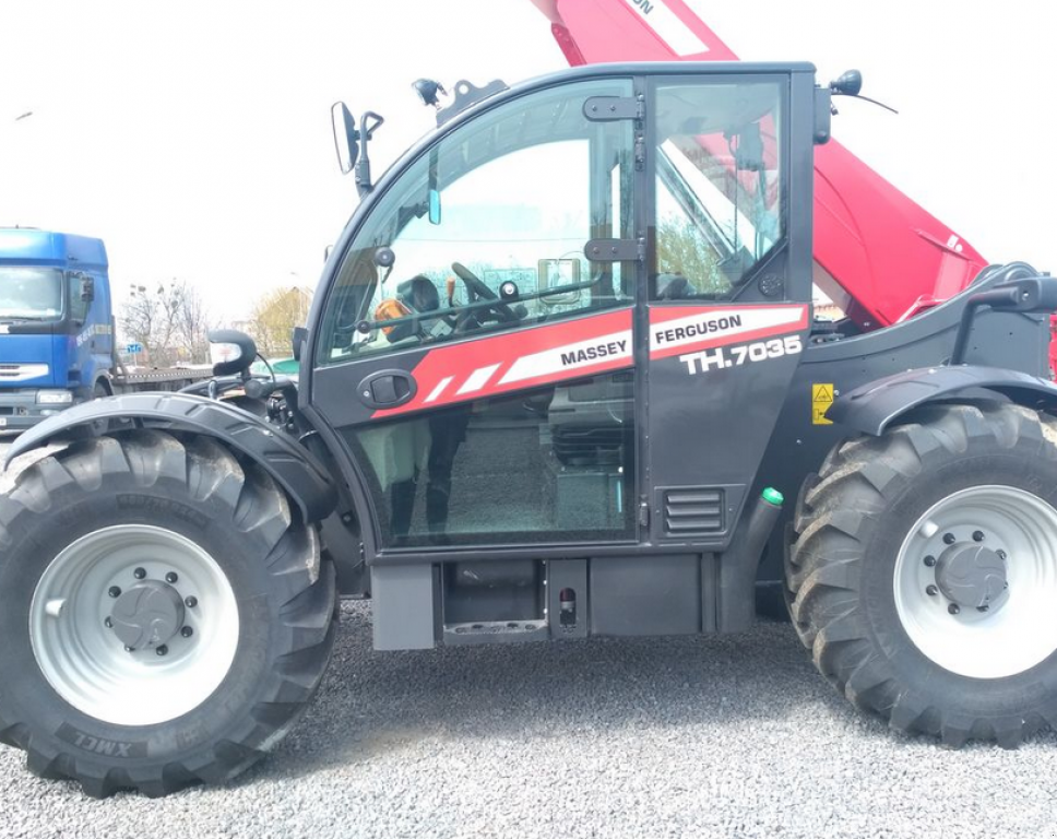 Teleskopstapler of the type Massey Ferguson 7035, Neumaschine in Київ (Picture 1)