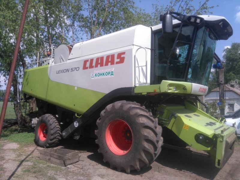 Oldtimer-Mähdrescher of the type CLAAS Lexion 570, Neumaschine in Київ