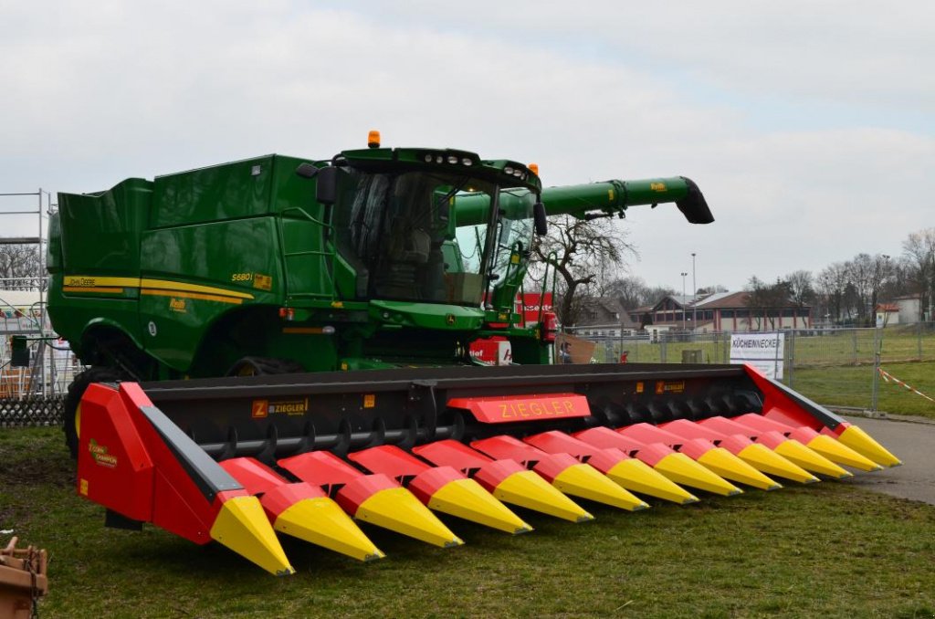 Maispflückvorsatz del tipo Ziegler Corn Champion C12S,  In Володарка (Immagine 1)