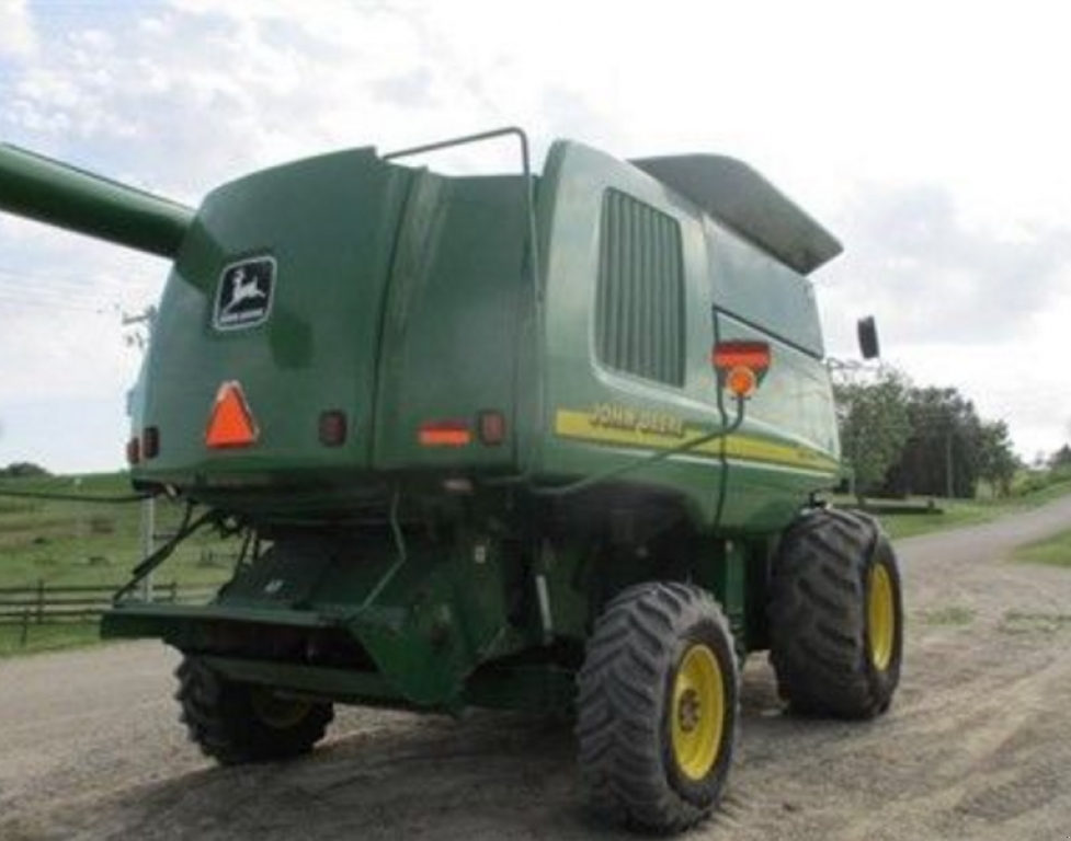 Oldtimer-Mähdrescher of the type John Deere 9750 STS,  in Київ (Picture 4)