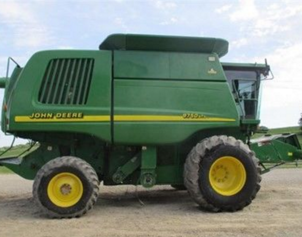 Oldtimer-Mähdrescher of the type John Deere 9750 STS,  in Київ (Picture 5)