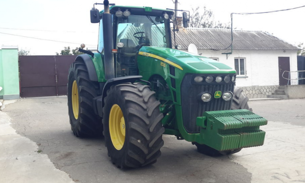 Oldtimer-Traktor of the type John Deere 8520,  in Звенигородка (Picture 3)