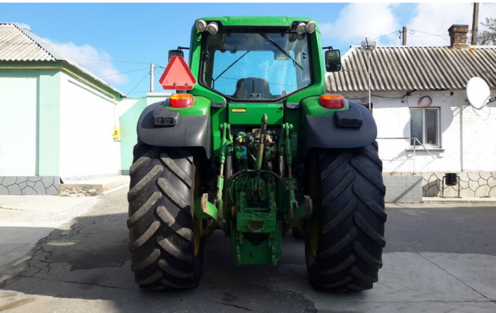 Oldtimer-Traktor del tipo John Deere 7530, Neumaschine en Звенигородка (Imagen 7)