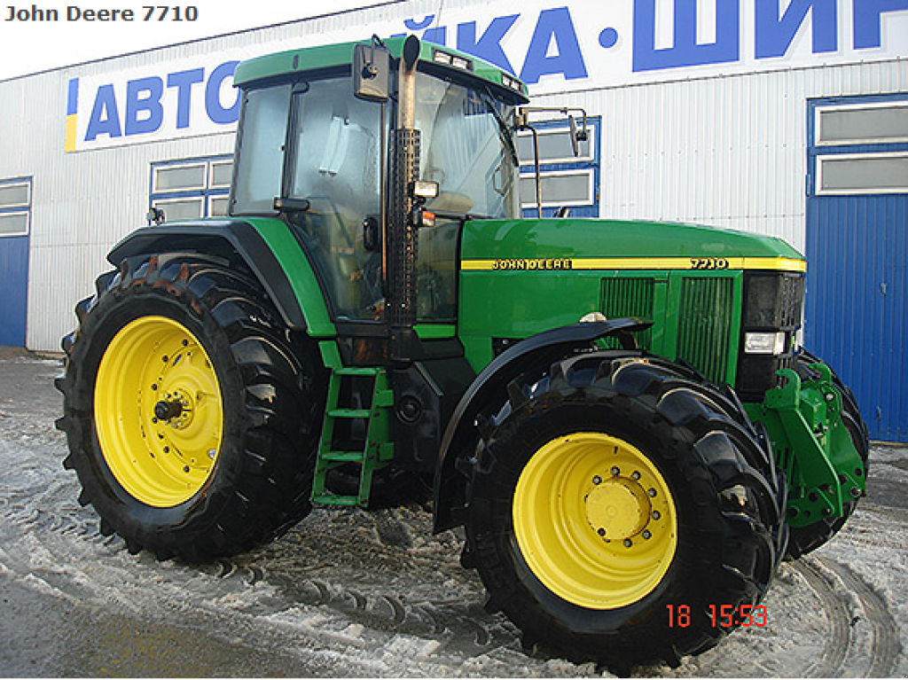 Oldtimer-Traktor del tipo John Deere 7710, Neumaschine In Рівне (Immagine 1)