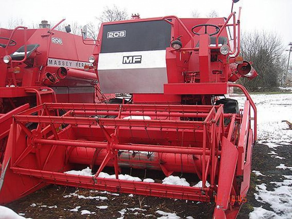 Oldtimer-Mähdrescher van het type Massey Ferguson 206, Neumaschine in Рівне (Foto 5)