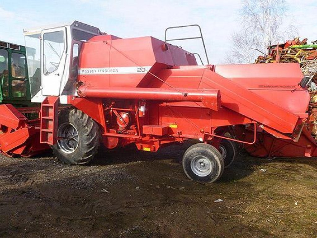 Oldtimer-Mähdrescher del tipo Massey Ferguson 20, Neumaschine en Рівне (Imagen 3)