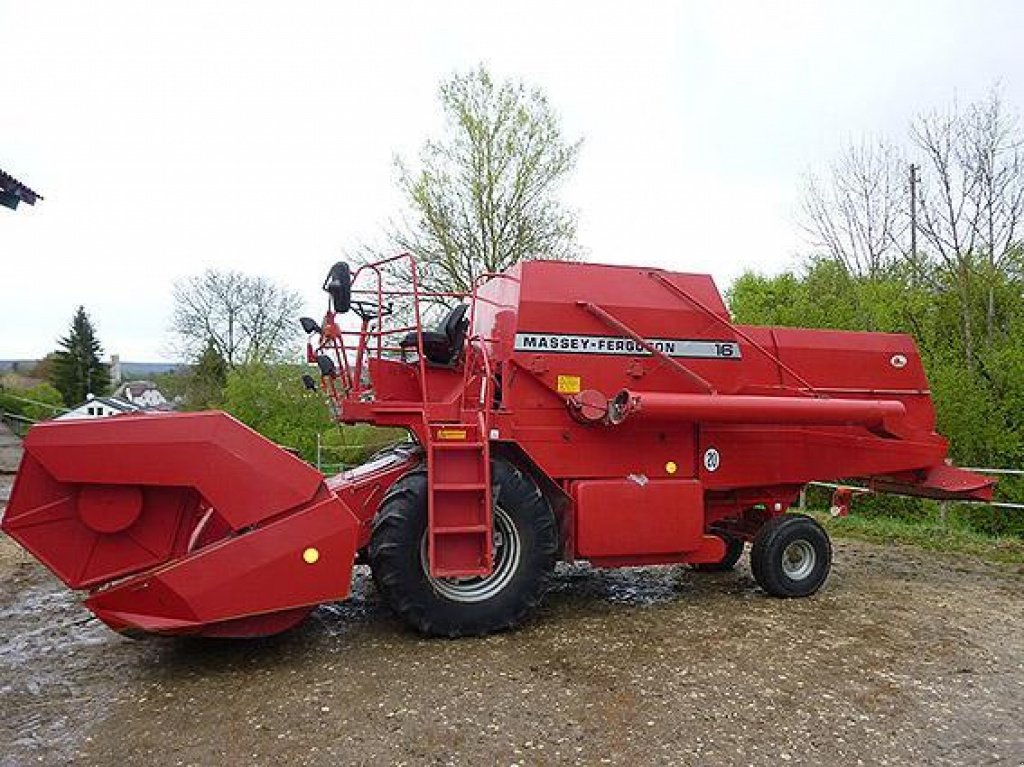 Oldtimer-Mähdrescher van het type Massey Ferguson 16, Neumaschine in Рівне (Foto 8)