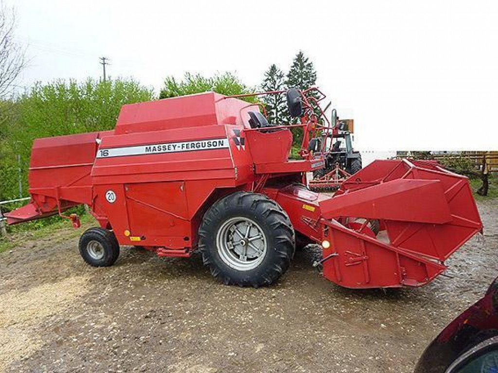 Oldtimer-Mähdrescher of the type Massey Ferguson 16, Neumaschine in Рівне (Picture 7)