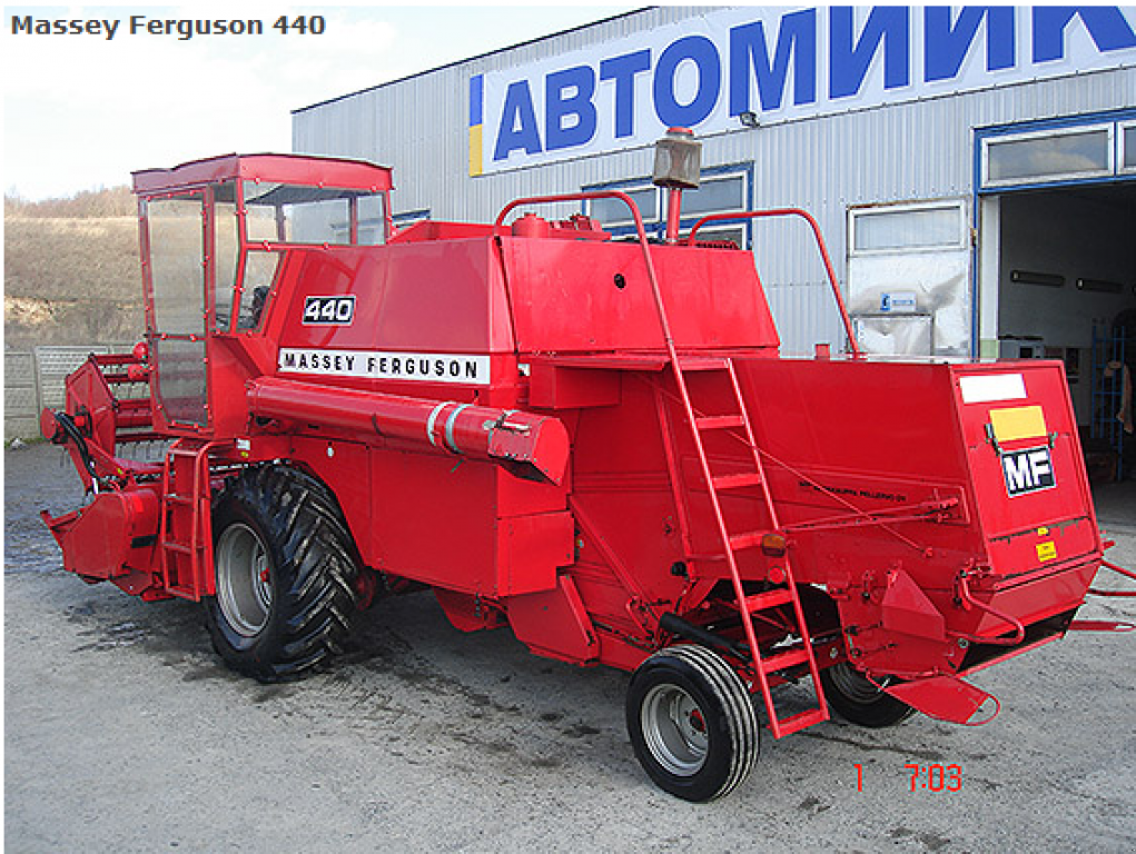 Oldtimer-Mähdrescher van het type Massey Ferguson 440, Neumaschine in Рівне (Foto 4)