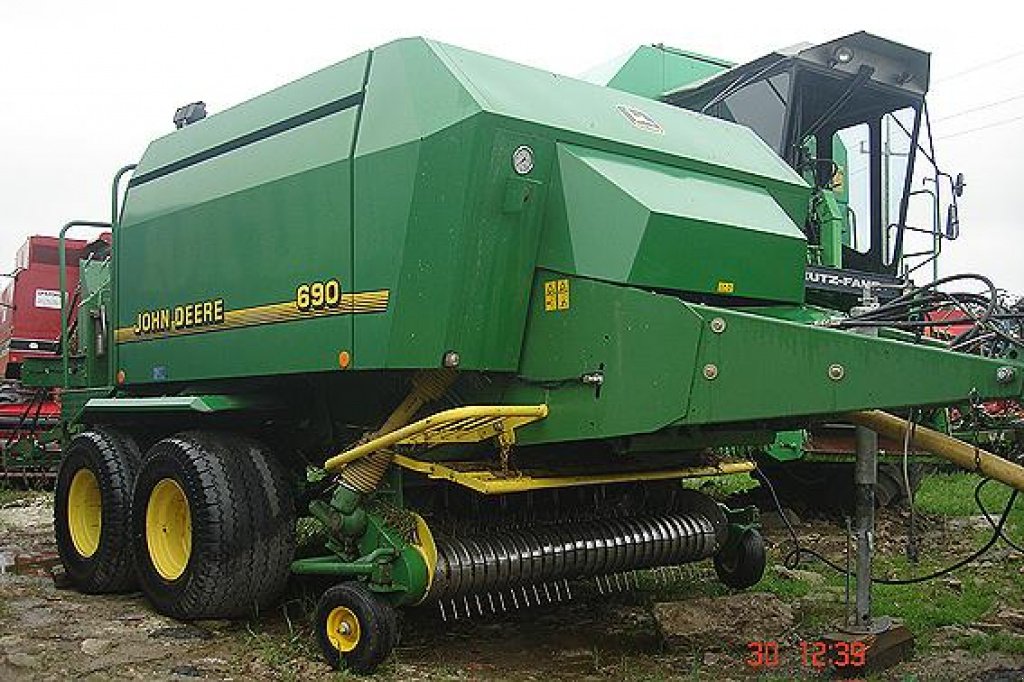 Hochdruckpresse of the type John Deere 690,  in Рівне (Picture 1)