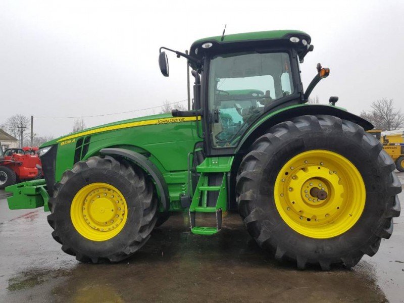 John Deere 8335R Tractor - technikboerse.com