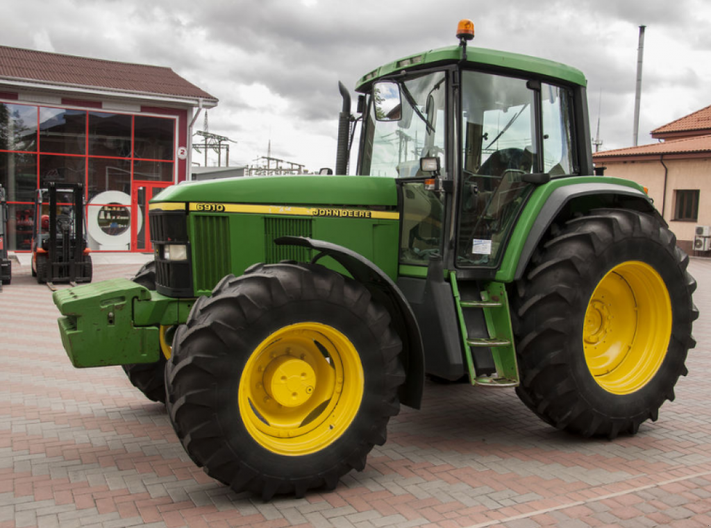 Oldtimer-Traktor del tipo John Deere 6910, Neumaschine en Луцьк (Imagen 2)