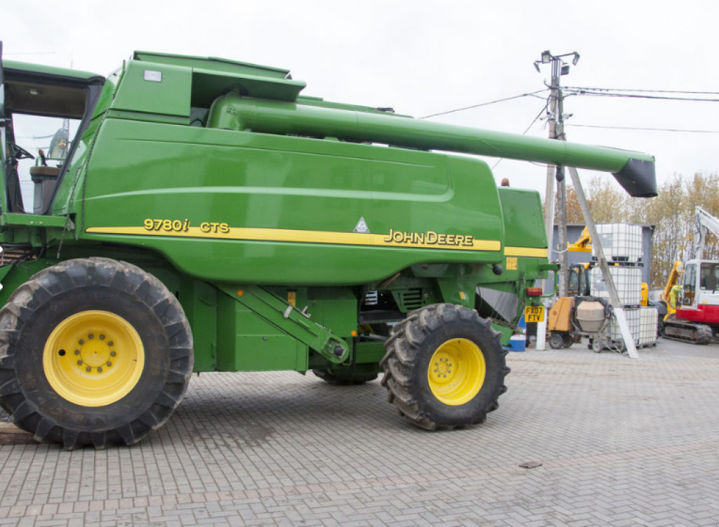 Oldtimer-Mähdrescher of the type John Deere 9780 CTS, Neumaschine in Луцьк (Picture 9)