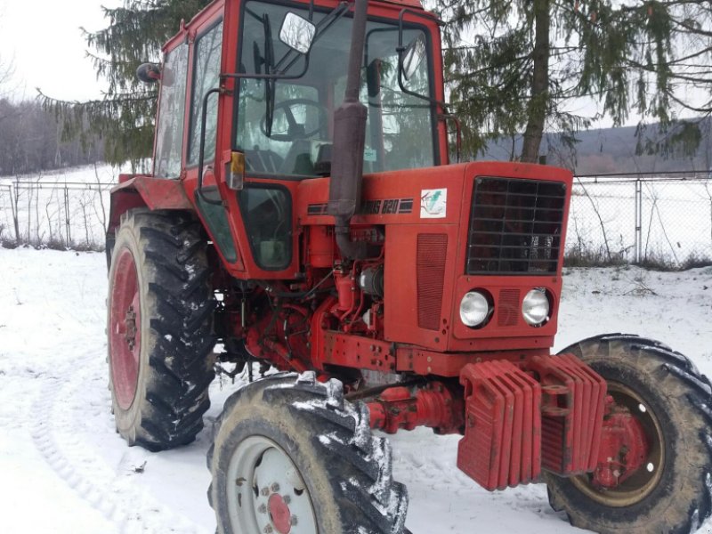 Oldtimer-Traktor typu Belarus Беларус-820, Neumaschine v Чернівці