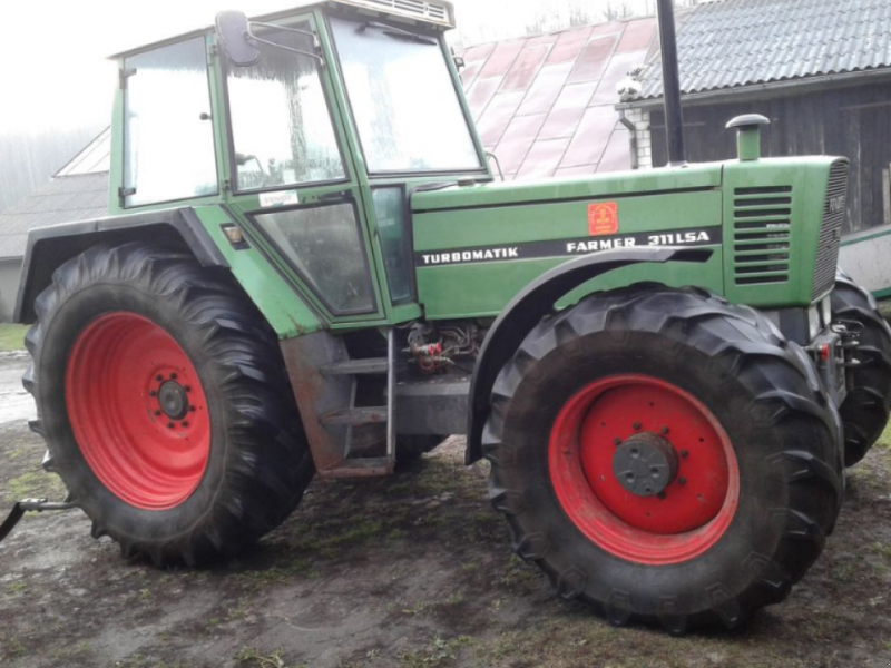 Oldtimer-Traktor of the type Fendt Farmer 311 LSA,  in Стара Вижівка (Picture 1)