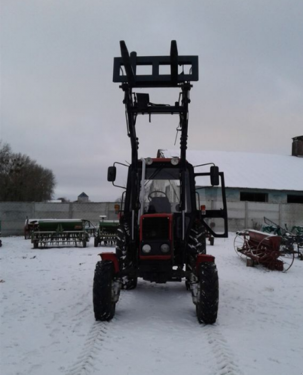 Oldtimer-Traktor Türe ait Belarus Беларус-820, Neumaschine içinde Стара Вижівка (resim 7)