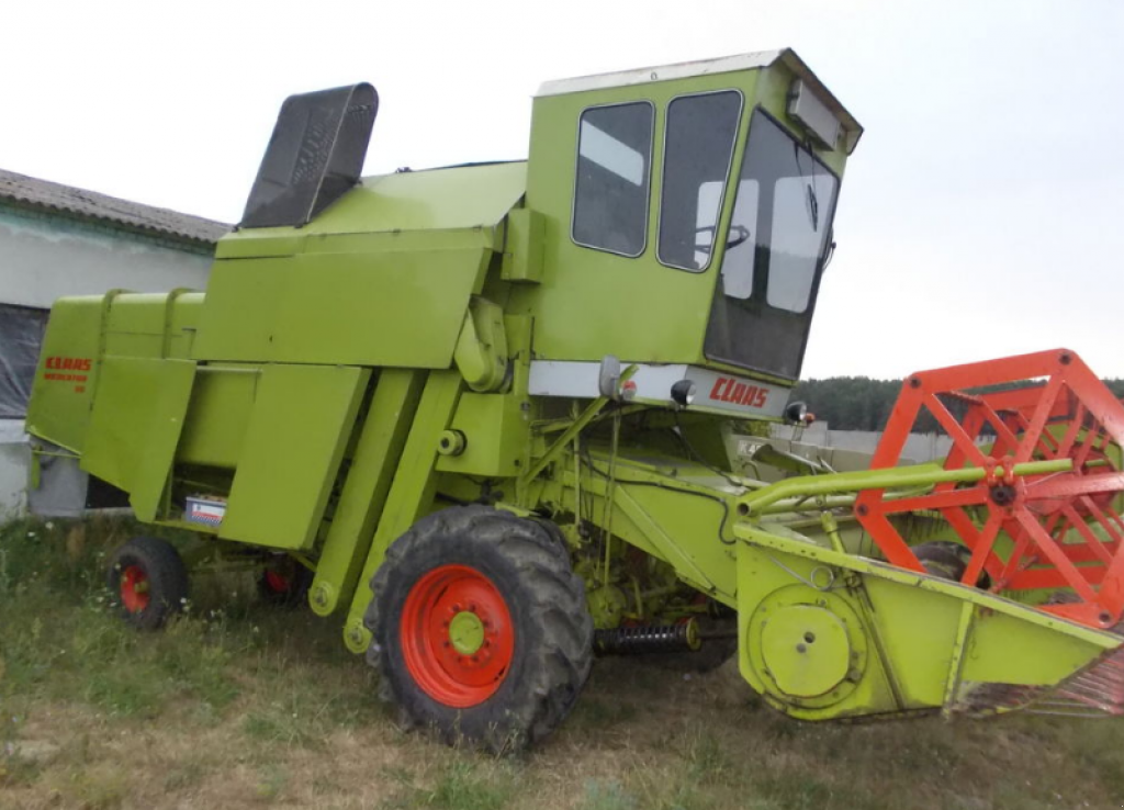 Oldtimer-Mähdrescher of the type CLAAS Mercator 50, Neumaschine in Стара Вижівка (Picture 1)