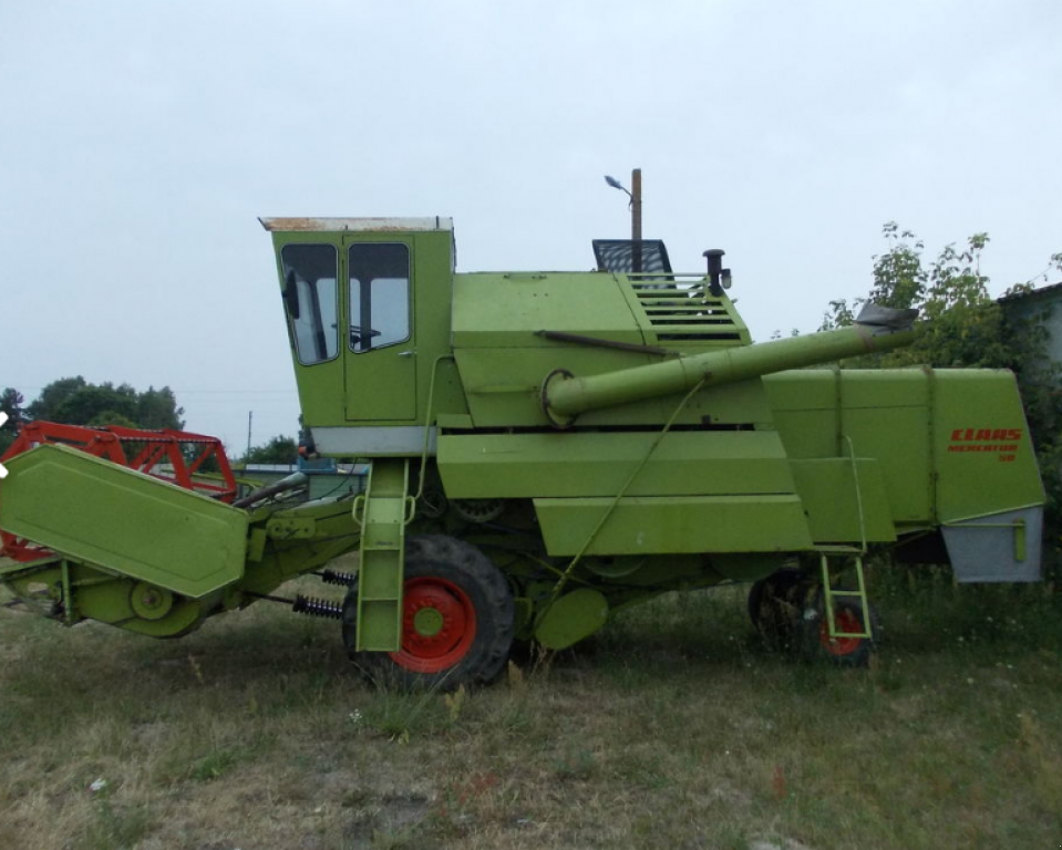 Oldtimer-Mähdrescher van het type CLAAS Mercator 50, Neumaschine in Стара Вижівка (Foto 4)