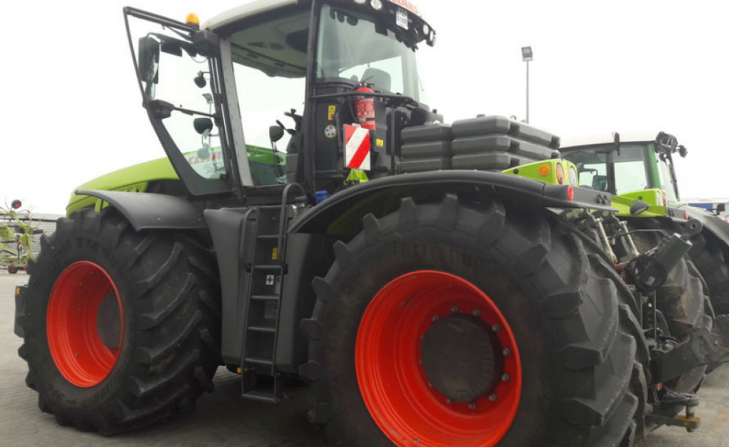 Oldtimer-Traktor des Typs CLAAS Axion 950, Neumaschine in Івано-Франківськ (Bild 5)