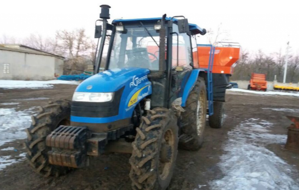 Oldtimer-Traktor του τύπου New Holland TL105, Neumaschine σε Миколаїв (Φωτογραφία 2)