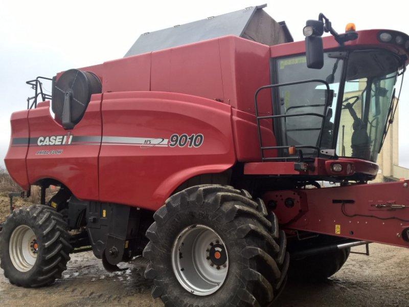 Oldtimer-Mähdrescher of the type Case IH Axial Flow 8010, Neumaschine in Київ (Picture 1)